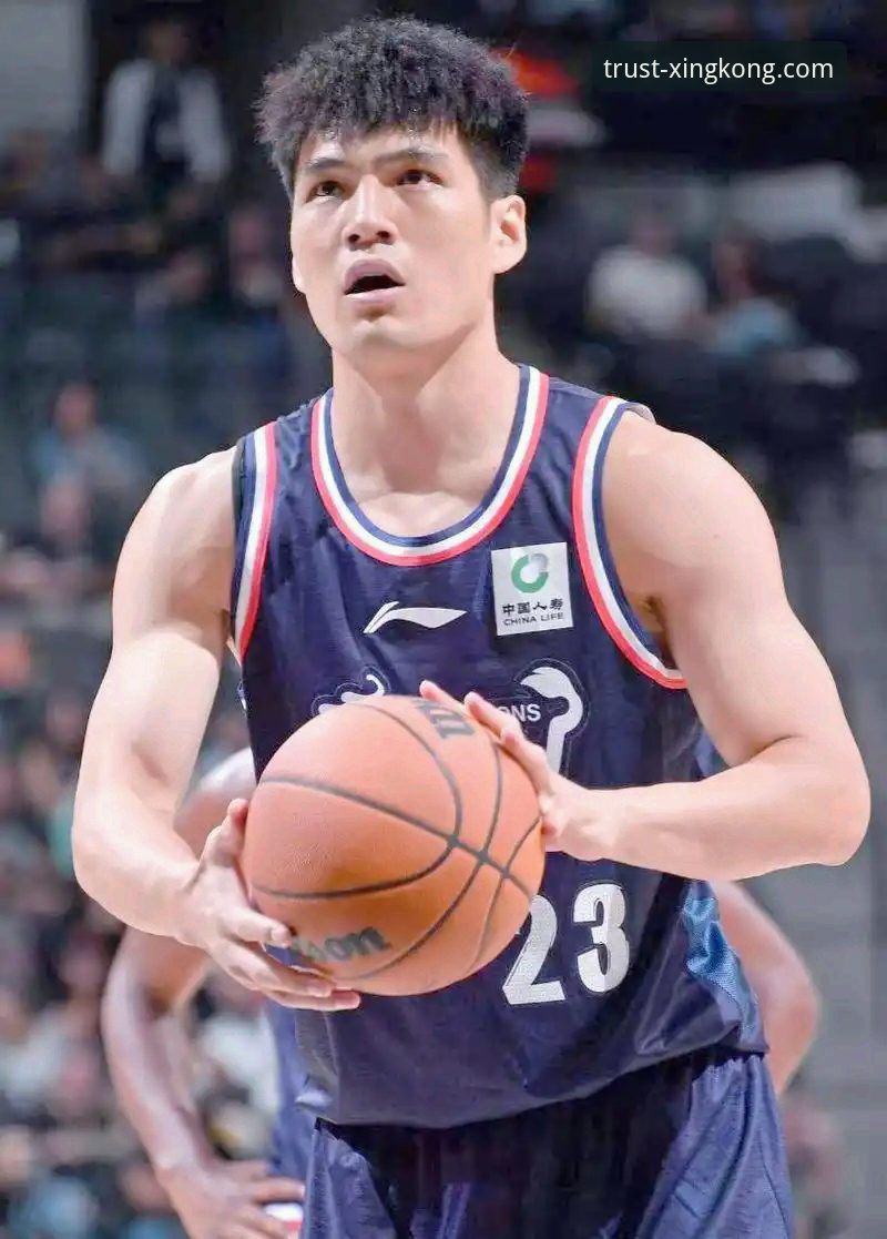 CBA状元陈国豪“回避条款”升级：卡位战缺席的实战影响与观赛指南